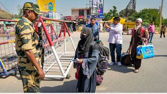 Pakistani nationals arrive at the Integrated Check Post at the Attari-Wagah border to move to their country. (Courtesy: PTI photo)
