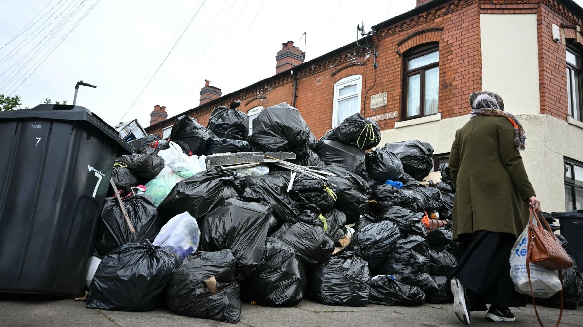 Something is rotten in the UK: Are bin workers across country planning a strike? Something is rotten in the UK: Are bin workers across country planning a strike?