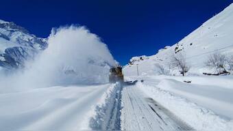 This year, the pass experienced an exceptionally brief yet intense closure period, lasting 17 days from February 27 to March 16. Picture credit: PIB