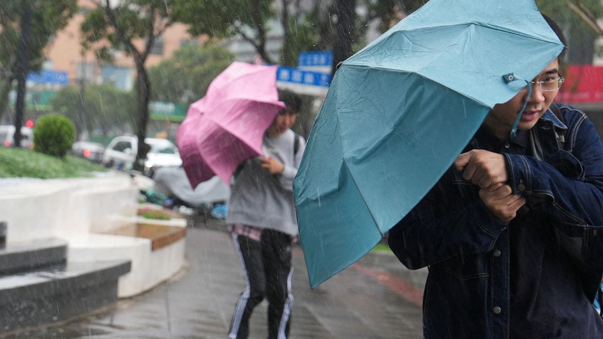 Pune faces severe waterlogging after heavy rain, yellow alert in Bengaluru