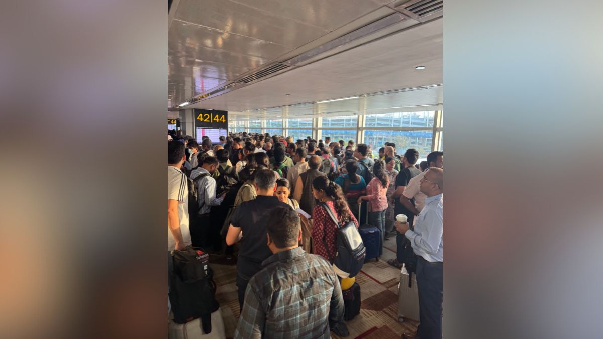 Chaos at Delhi's IGI Airport after dust storm delays flights, leaves passengers stranded Chaos at Delhi's IGI Airport after dust storm delays flights, leaves passengers stranded