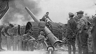 British soldiers prepare artillery shells and man a gun during World War I.  Image courtesy: Library of Congress 