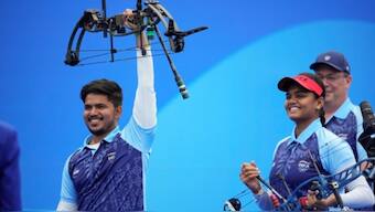 India's Ojas Pravin Deotale and Vennam Jyothi Surekha celebrate winning compound mixed team archery gold medal at 2023 Asian Games. Image: AP