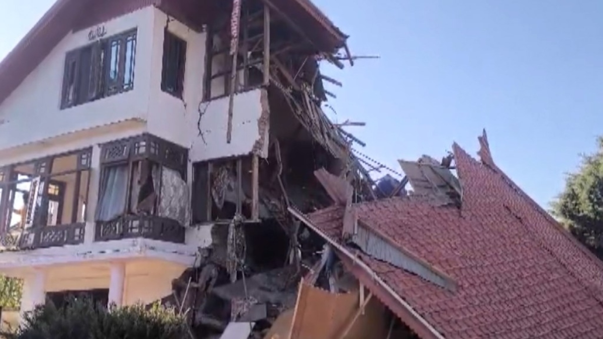 60 raids, 9 houses demolished: Security tightens in J&K after Pahalgam attack 60 raids, 9 houses demolished: Security tightens in J&K after Pahalgam attack