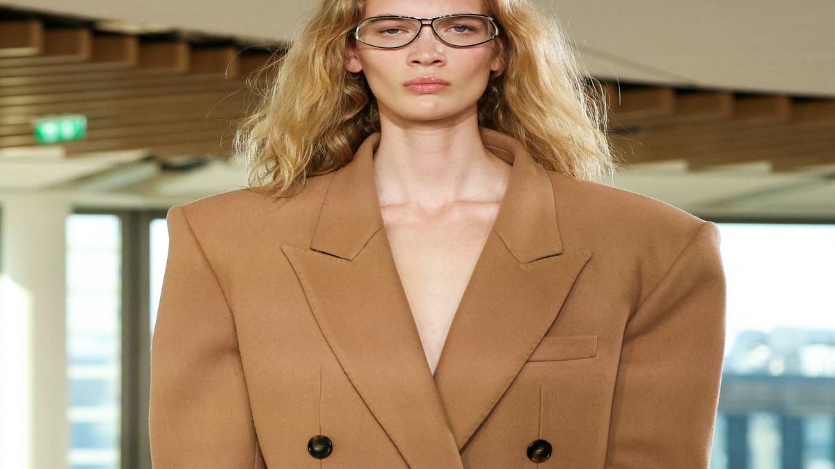 A model walks down the ramp wearing a creation by Stella McCartney for the Womenswear Ready-to-wear Fall-Winter 2025/2026 collection as part of the Paris Fashion Week, in Paris. Many big fashion houses have chosen to embrace the corp core trend, which some believe is an indicator of a looming recession. File image/AFP A model walks down the ramp wearing a creation by Stella McCartney for the Womenswear Ready-to-wear Fall-Winter 2025/2026 collection as part of the Paris Fashion Week, in Paris. Many big fashion houses have chosen to embrace the corp core trend, which some believe is an indicator of a looming recession. File image/AFP