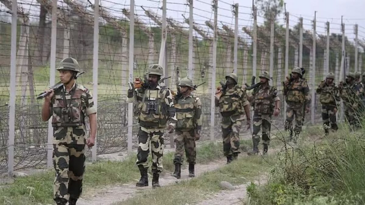 BSF jawan guarding India-Pakistan border. (File photo: PTI) BSF jawan guarding India-Pakistan border. (File photo: PTI)