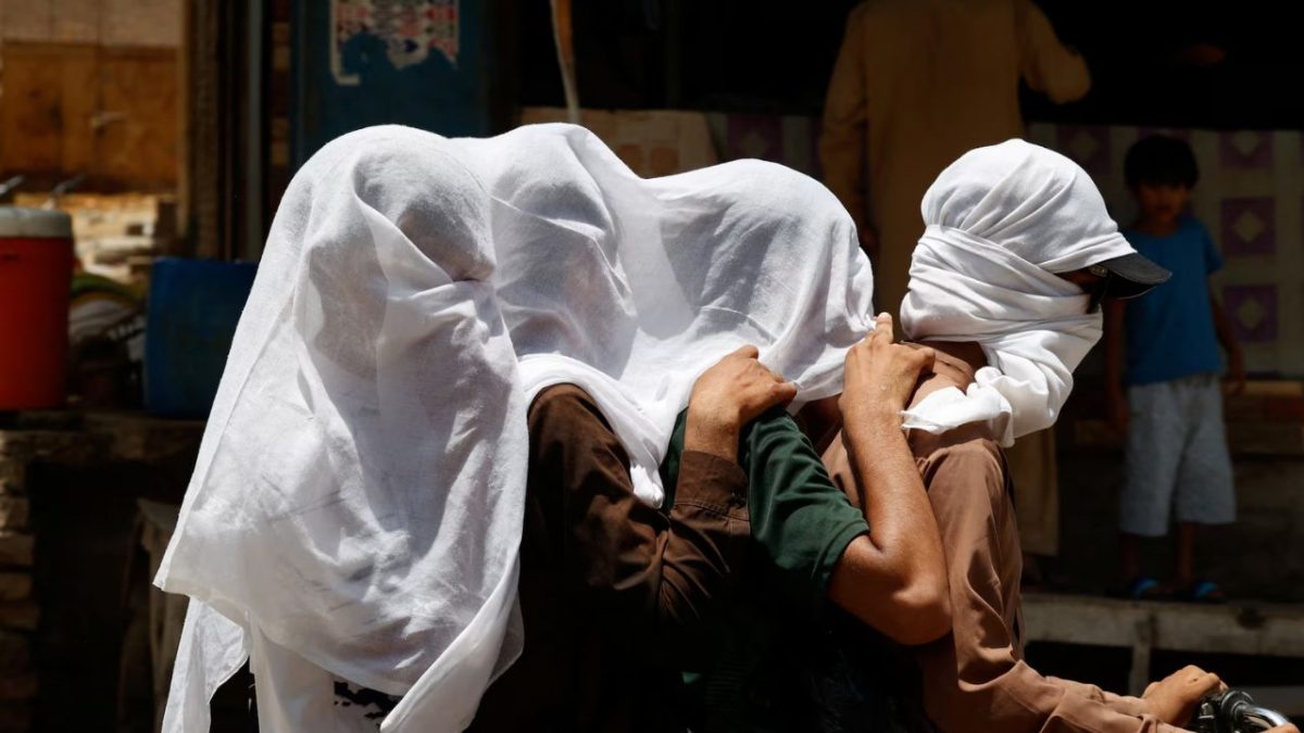 Pakistan is facing the heat, literally! Nawabshah set to break April temperature record Pakistan is facing the heat, literally! Nawabshah set to break April temperature record