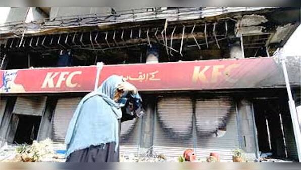Pakistan: Mobs frustrated over Israel’s war in Gaza attack KFC outlets across cities, 178 arrested
