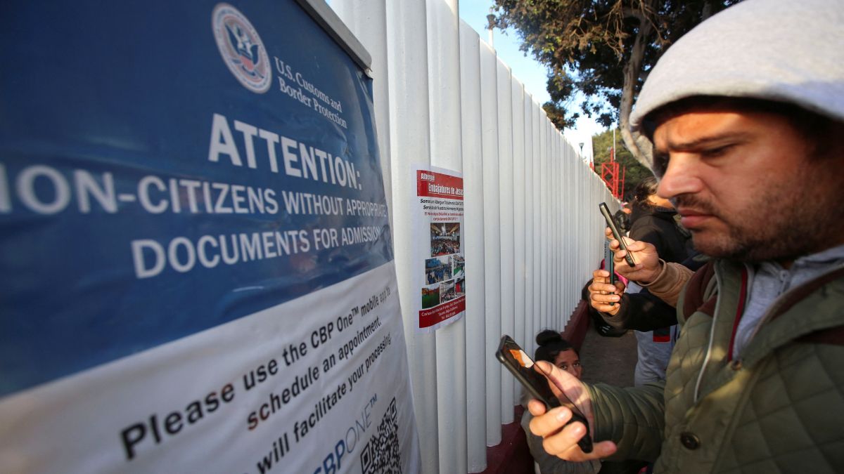 Migrants check their phones while gathering at El Chaparral border crossing after their CBP One app asylum appointment was cancelled in Tijuana, Mexico. The US administration has enforced a rule that anyone who has lived in the US for more than 30 days has to register with the government. File photo/Reuters Migrants check their phones while gathering at El Chaparral border crossing after their CBP One app asylum appointment was cancelled in Tijuana, Mexico. The US administration has enforced a rule that anyone who has lived in the US for more than 30 days has to register with the government. File photo/Reuters