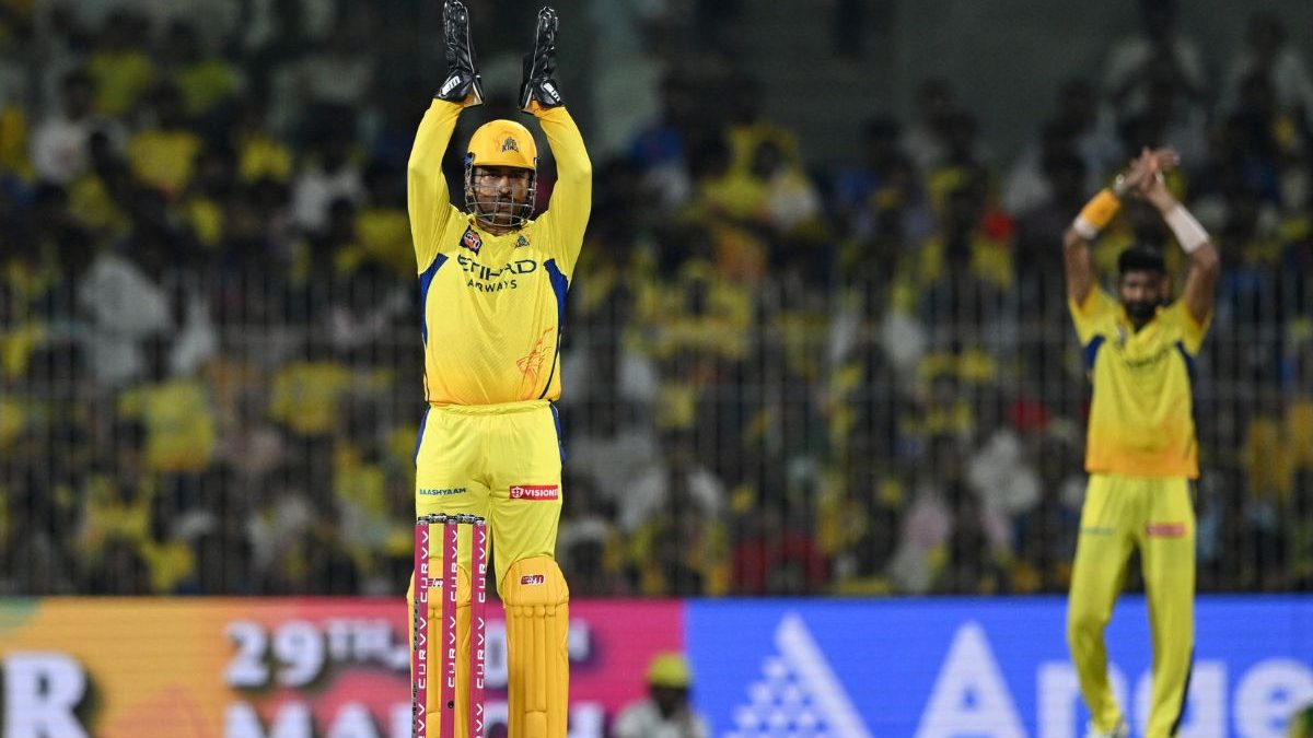 MS Dhoni all set to return as captain of Chennai Super Kings? Batting coach Michael Hussey drops big hint MS Dhoni all set to return as captain of Chennai Super Kings? Batting coach Michael Hussey drops big hint