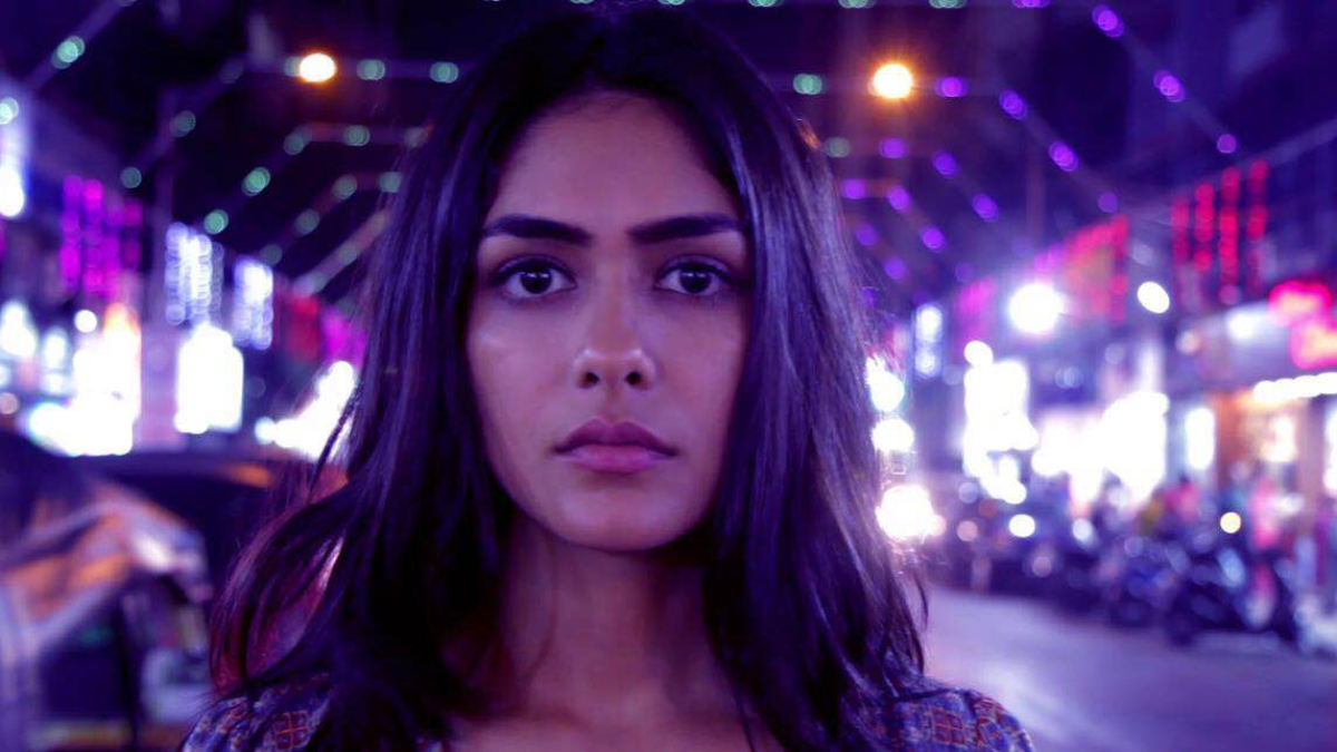 Mrunal Thakur reveals how the media ran after a starkid in the middle of her interview: 'I was being awarded the same night as Janhvi Kapoor and...' Mrunal Thakur reveals how the media ran after a starkid in the middle of her interview: 'I was being awarded the same night as Janhvi Kapoor and...'
