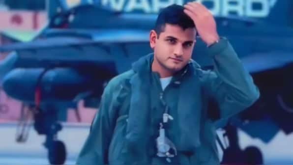 Who was Siddharth Yadav, the IAF pilot who died in the Gujarat jet crash?