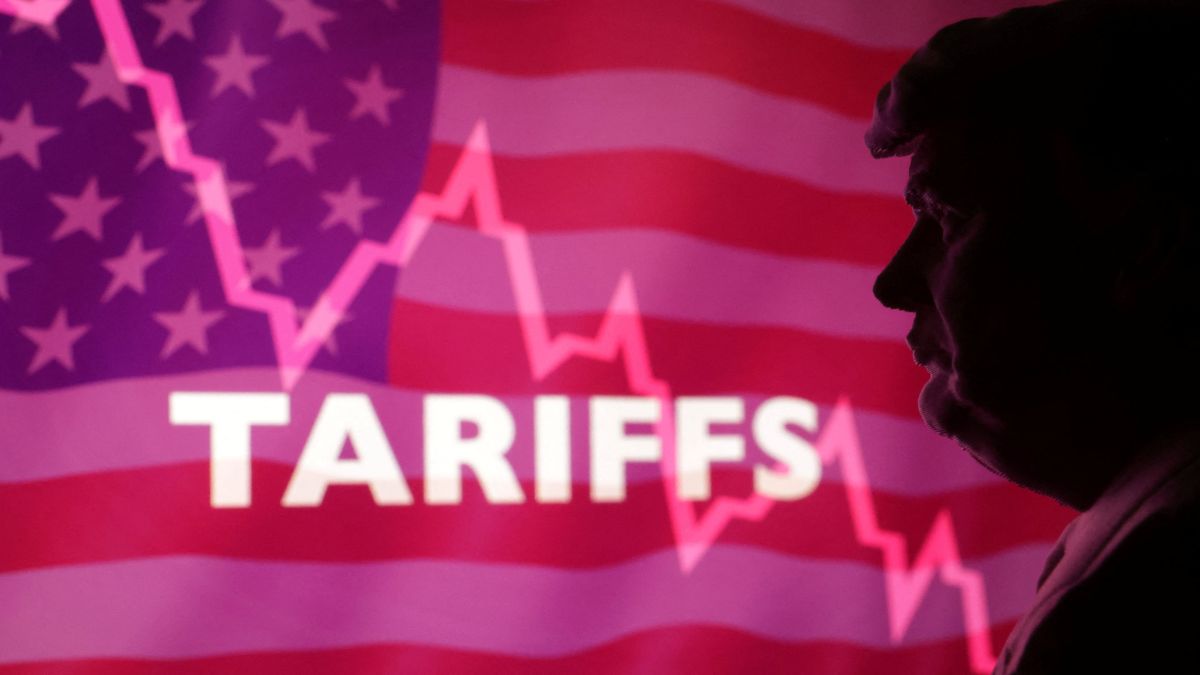 US markets plunge as Trump defends tariffs, refuses trade concessions