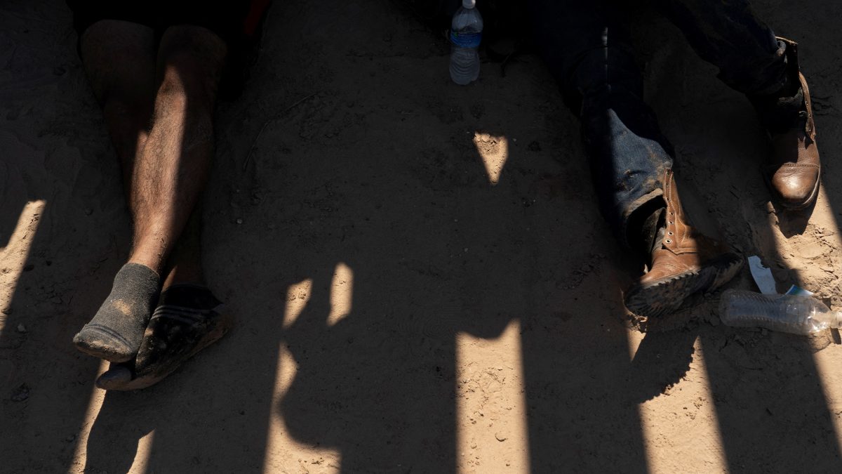Asylum seeking migrants, mostly from Venezuela and Cuba, wait to be transported by U.S. Customs and Border Protection agents after crossing the Rio Grande river into the U.S. from Mexico at Eagle Pass, Texas, US. File image/ Reuters Asylum seeking migrants, mostly from Venezuela and Cuba, wait to be transported by U.S. Customs and Border Protection agents after crossing the Rio Grande river into the U.S. from Mexico at Eagle Pass, Texas, US. File image/ Reuters