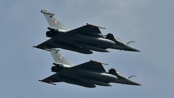 Indian Air Force's Rafale fighter jets fly past during the "Aero India 2021" air show at Yelahanka air base in Bengaluru, India, February 3, 2021. Reuters / File Photo