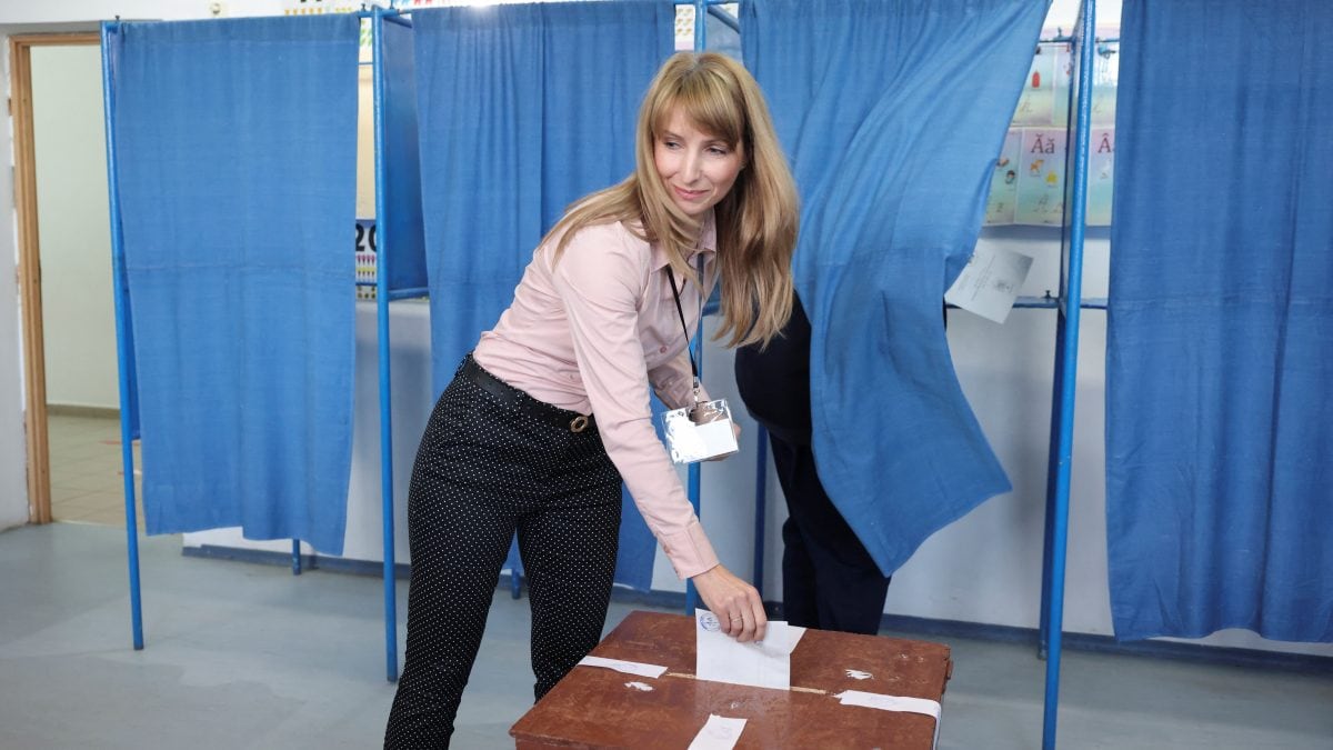 Poland, Romania & Portugal Elections 2025 Live: Polls open in second round of Romania presidential election