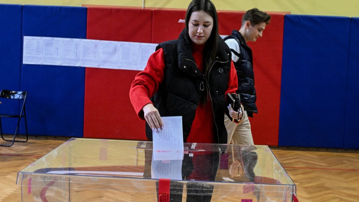 Polish voters face stark choice between EU integration and nationalist revival