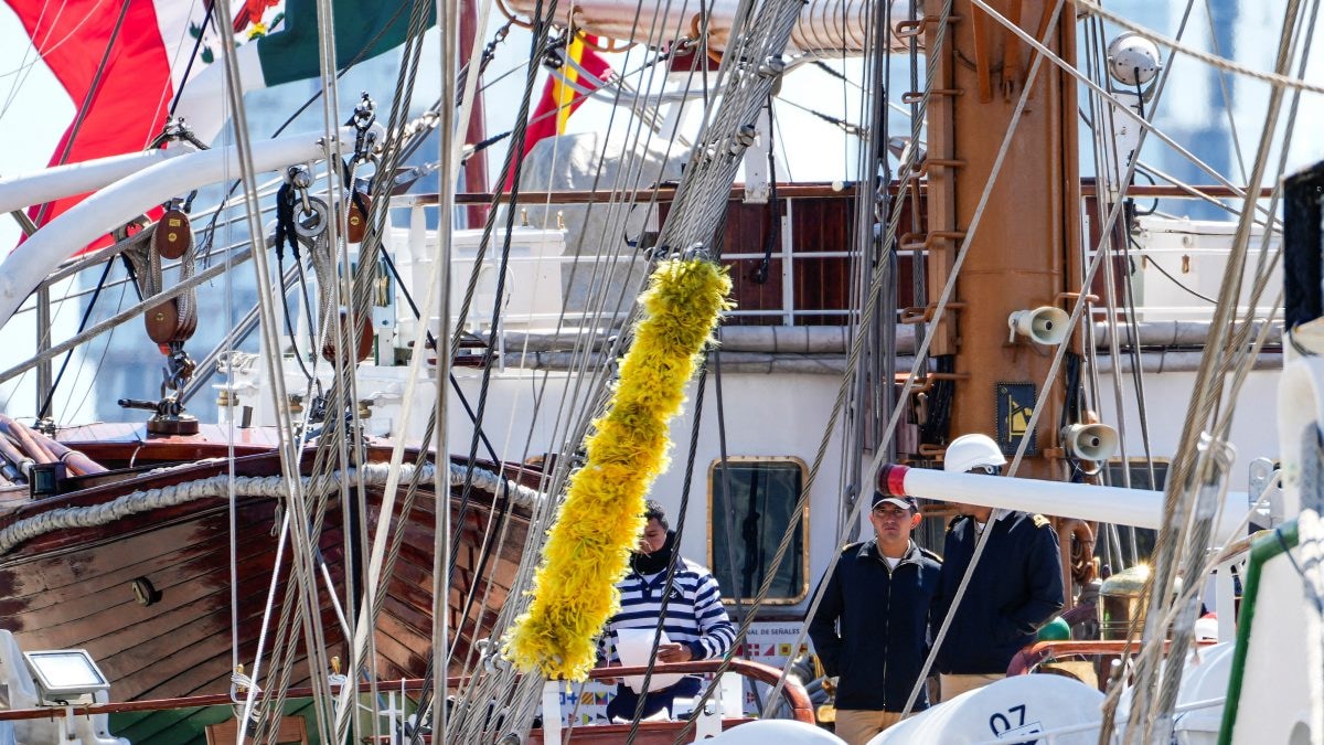 Mexican navy ship's engine failure eyed and tug boat's role investigated in Brooklyn Bridge accident