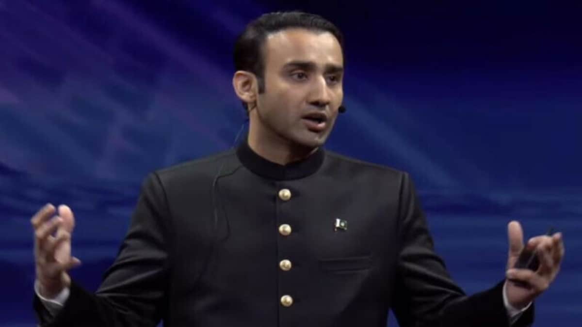 Is Pakistan heading from rupee crash to blockchain blunder? Minister visits El Salvador for crypto push
