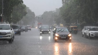 Heavy rain, thunderstorm lash Delhi-NCR; flights hit, roads waterlogged. Image: Agencies