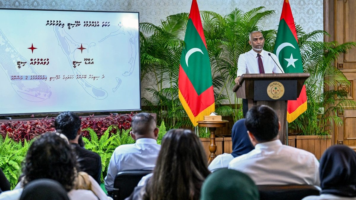 Maldives president sets new record with 15-hour press conference