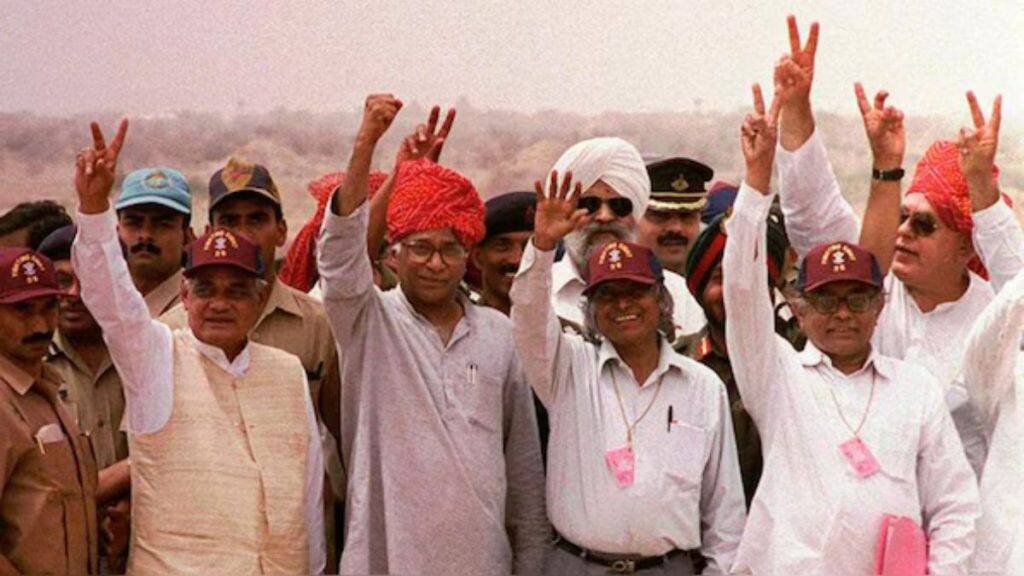 From left to right, Prime Minister Atal Bihari Vajpayee, Defence Minister George Fernandes, India's 'missile man' APJ Abdul Kalam and Atomic Energy chief R Chidambaram display the victory symbol during a visit to the Shakti 1 test site, where India tested nuclear device in Pokhran. File image/AP