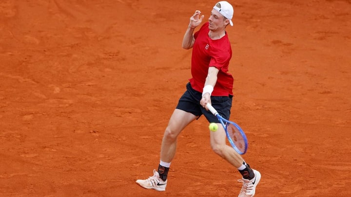 Denis Shapovalov's frustration boils over, smashes racket in fiery outburst before giving it to fan Denis Shapovalov's frustration boils over, smashes racket in fiery outburst before giving it to fan