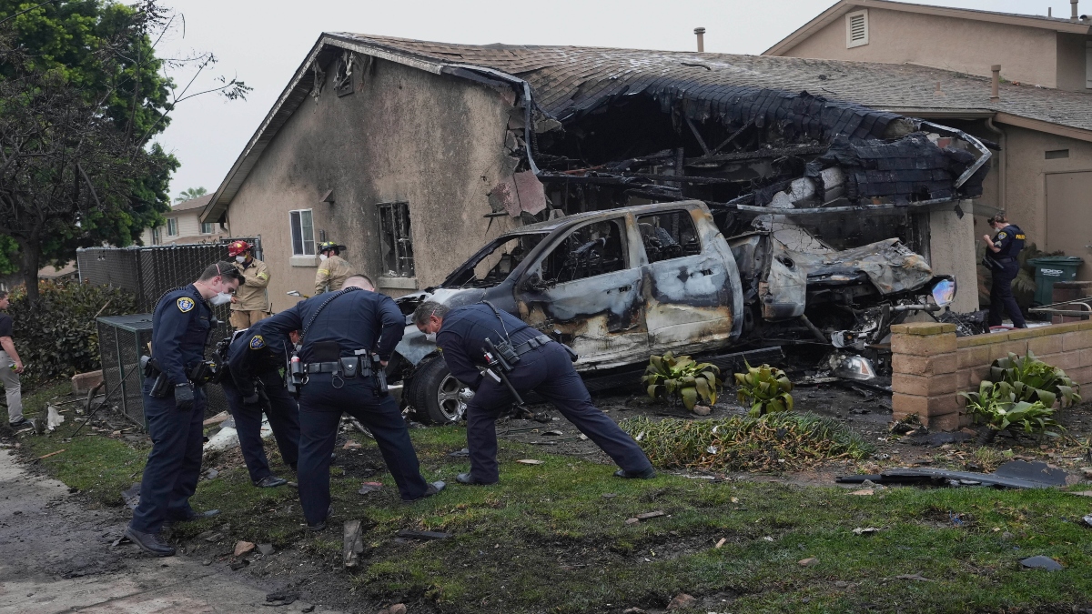 Several killed after business jet crashes into San Diego neighborhood, homes and cars set on fire Several killed after business jet crashes into San Diego neighborhood, homes and cars set on fire