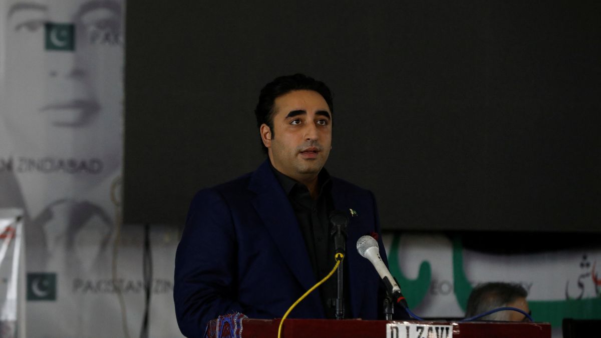 Bilawal Bhutto Zardari, the Chairman of the Pakistan Peoples Party (PPP), speaks during the launch of the Awami Muashi Muahida (public economic manifesto) in Larkana, Pakistan, January 16, 2024. (Photo: Reuters) Bilawal Bhutto Zardari, the Chairman of the Pakistan Peoples Party (PPP), speaks during the launch of the Awami Muashi Muahida (public economic manifesto) in Larkana, Pakistan, January 16, 2024. (Photo: Reuters)