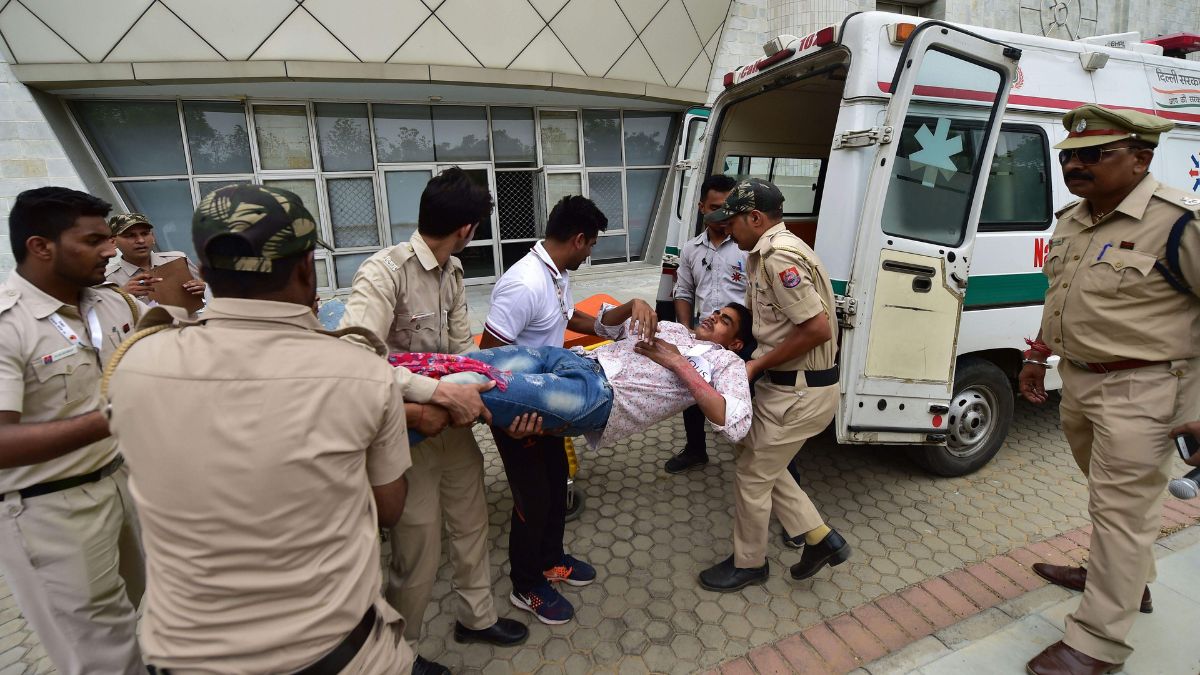 Delhi Police and Delhi Civil Defence take part in a mock drill for earthquake relief organised by Delhi Government at a school, in New Delhi, Friday, June 28, 2019. (Photo: PTI) Delhi Police and Delhi Civil Defence take part in a mock drill for earthquake relief organised by Delhi Government at a school, in New Delhi, Friday, June 28, 2019. (Photo: PTI)