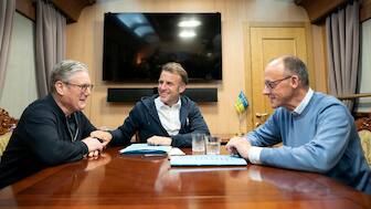 UK Prime Minister Keir Starmer meets with France's President Emmanuel Macron and Germany's Chancellor Friedrich Merz on board a train to the Ukrainian capital Kyiv where all three held meetings with Ukrainian President Volodymyr Zelensky, May 9, 2025. Reuters File