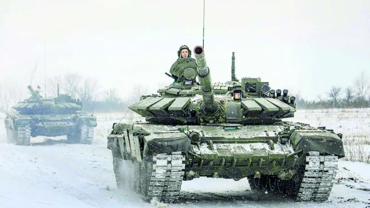 The photograph shows Russia's military driving tanks during military exercises in the Leningrad region of Russia. (Photo: Reuters) The photograph shows Russia's military driving tanks during military exercises in the Leningrad region of Russia. (Photo: Reuters)