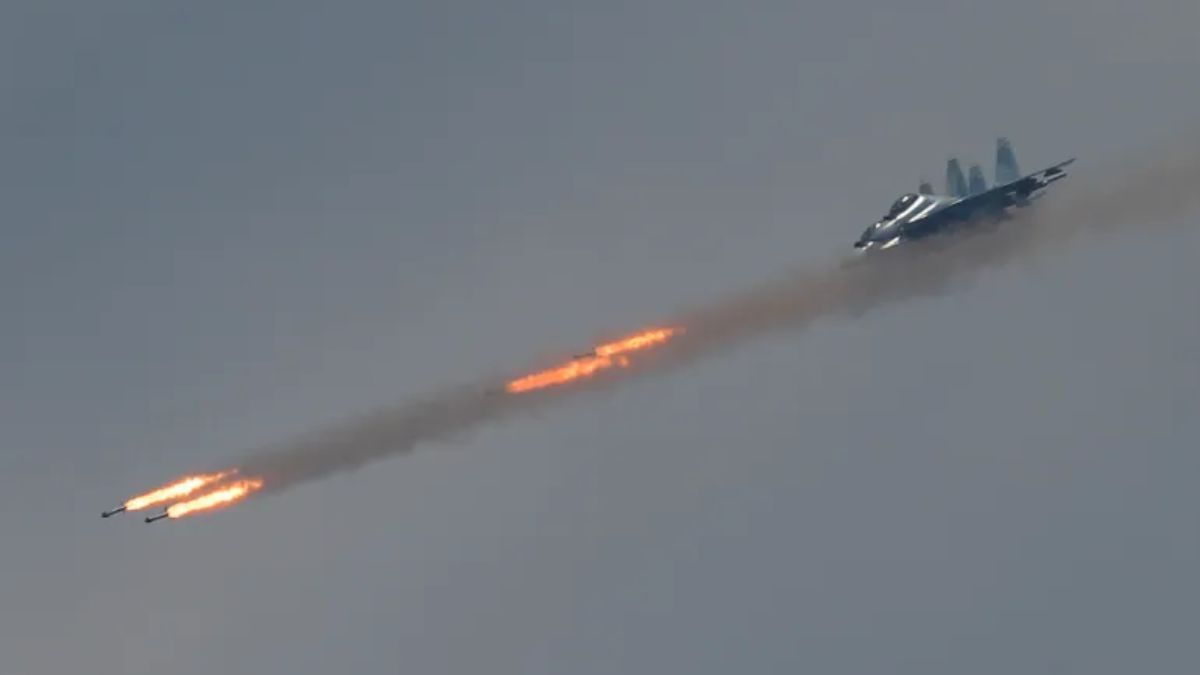 A Sukhoi Su-30 SM fighter plane fires missiles during the International Army Games in 2018 at the Dubrovichi range outside Ryazan, Russia (Photo: Reuters) A Sukhoi Su-30 SM fighter plane fires missiles during the International Army Games in 2018 at the Dubrovichi range outside Ryazan, Russia (Photo: Reuters)