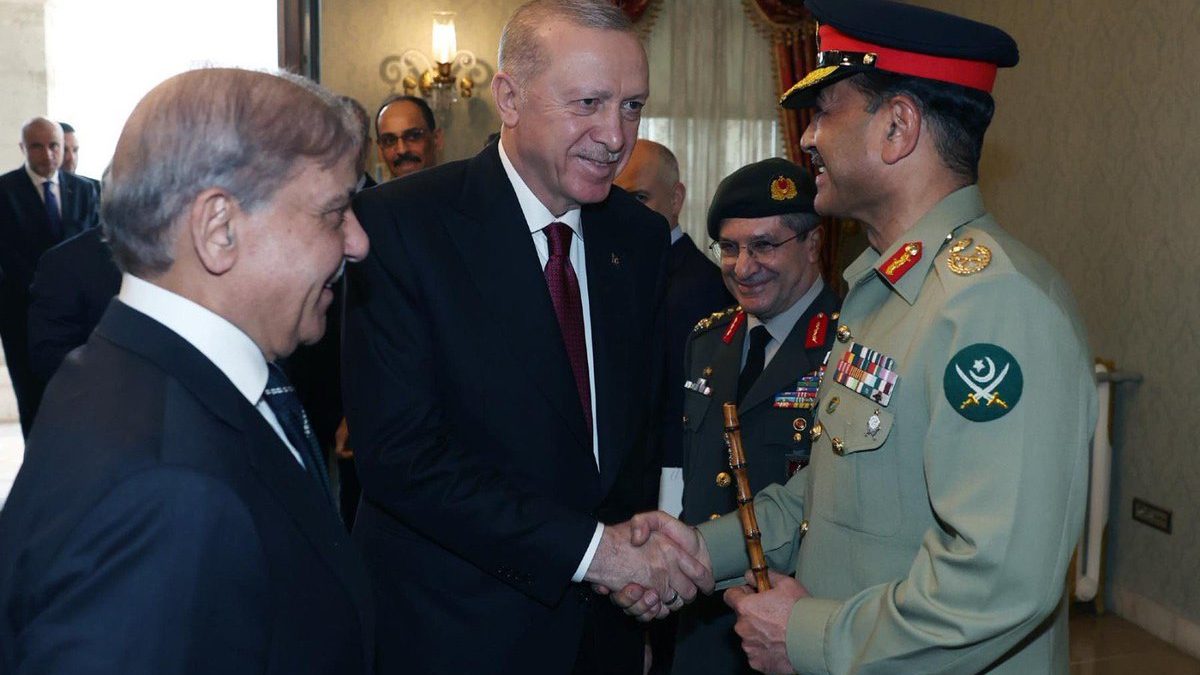 Istanbul: Pakistani Field Marshal Munir meets Turkish President Erdogan, along with Pakistani PM Shehbaz Sharif. Image: X Istanbul: Pakistani Field Marshal Munir meets Turkish President Erdogan, along with Pakistani PM Shehbaz Sharif. Image: X
