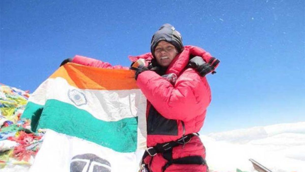Indian mountaineer Bachendri Pal waves the tricolour. File image/X Indian mountaineer Bachendri Pal waves the tricolour. File image/X