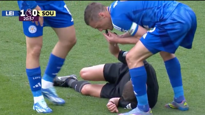 Watch: Jamie Vardy blows injured referee's whistle to halt play during Leicester's 2-0 victory over Southampton