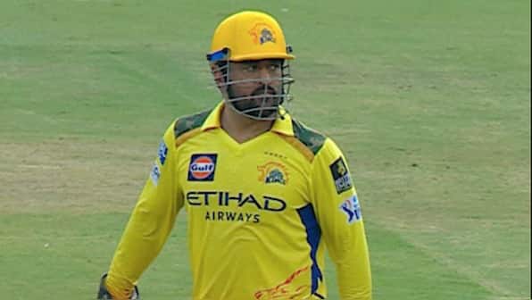 Watch: Dhoni loses his cool while trying to set field for Pathirana, Dube during GT-CSK match in Ahmedabad