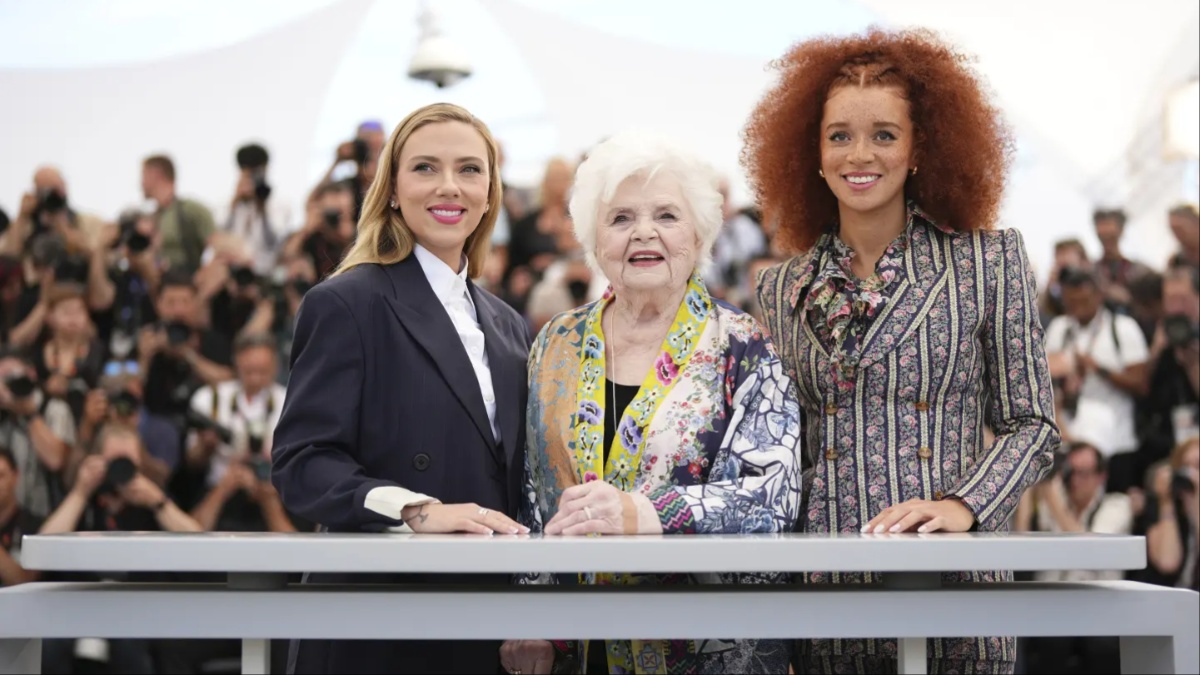 Scarlett Johansson debuts as a director in Cannes with a comic tale of grief and empathy Scarlett Johansson debuts as a director in Cannes with a comic tale of grief and empathy