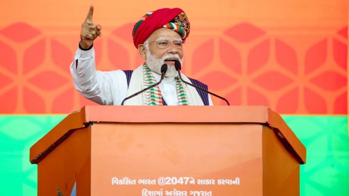 During his visit to Gujarat's Bhuj district, Prime Minister Narendra Modi directly addressed the people of Pakistan, urging them to decide between embracing prosperity or perpetuating chaos. Image: PTI During his visit to Gujarat's Bhuj district, Prime Minister Narendra Modi directly addressed the people of Pakistan, urging them to decide between embracing prosperity or perpetuating chaos. Image: PTI
