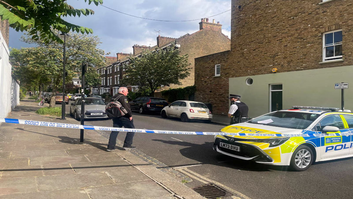 A person approaches a police officer on a cordoned-off street in north London, where a fire broke out early Monday at the home of British Prime Minister Keir Starmer. (Photo: Reuters) A person approaches a police officer on a cordoned-off street in north London, where a fire broke out early Monday at the home of British Prime Minister Keir Starmer. (Photo: Reuters)