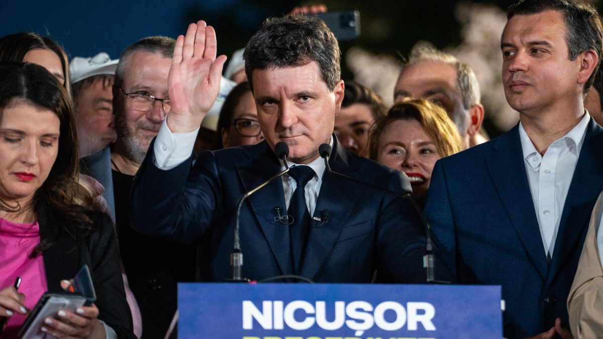 Romanian presidential candidate Nicusor Dan speaks to supporters after exit poll results were announced in Bucharest, May 4, 2025.- AFP Photo Romanian presidential candidate Nicusor Dan speaks to supporters after exit poll results were announced in Bucharest, May 4, 2025.- AFP Photo