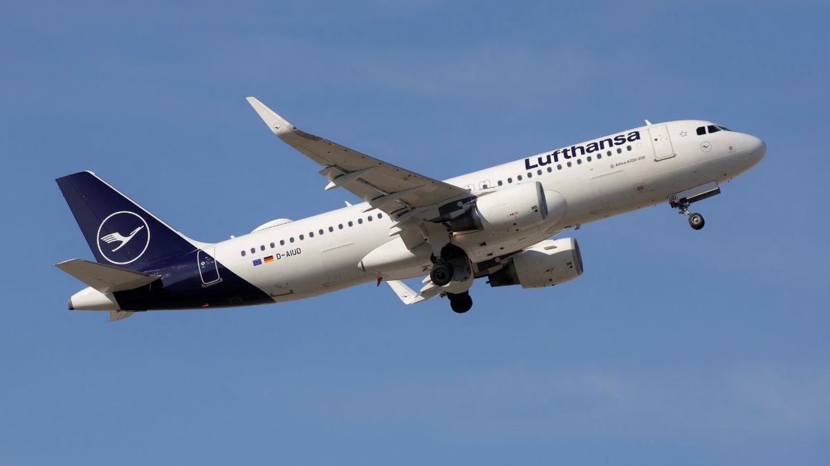 Terrifying ten minutes: Lufthansa co-pilot faints, captain locked out mid-flight to Spain in 2024