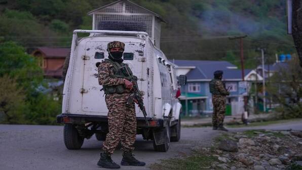 J&K: 2 Lashkar terrorists arrested in Shopian, arms and ammunition recovered