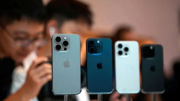 Trump expands 25% tariffs on all smartphones made outside of US