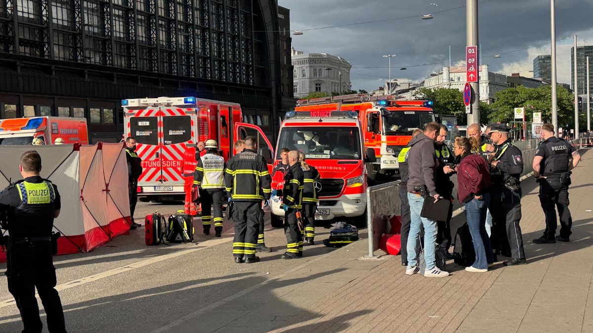 Twelve injured in knife attack at Hamburg railway station; suspect arrested Twelve injured in knife attack at Hamburg railway station; suspect arrested