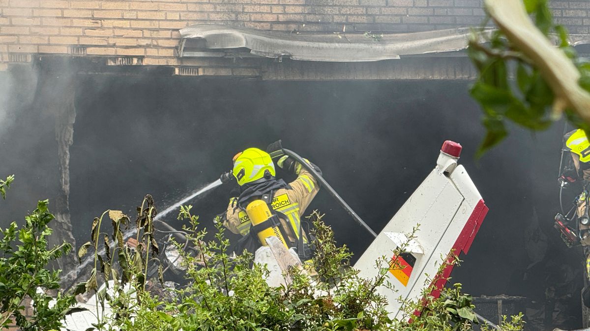 Two killed as small plane crashes onto house terrace in Germany Two killed as small plane crashes onto house terrace in Germany