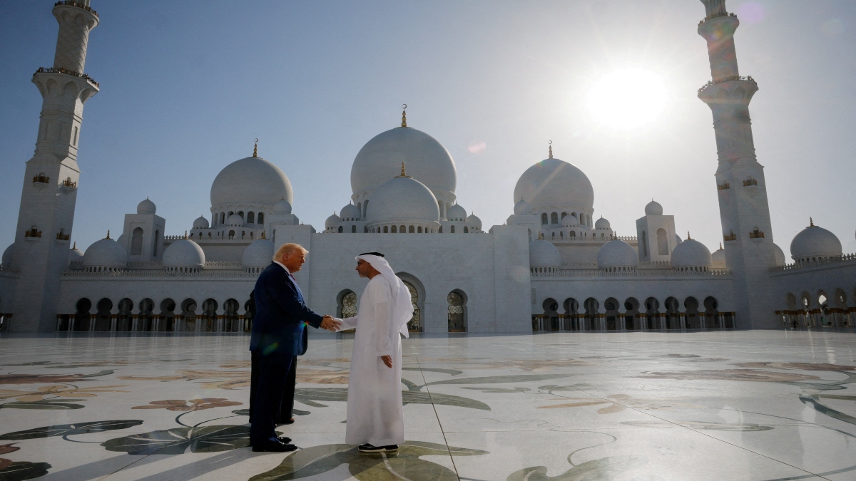 Trump inks AI deal with UAE for 'largest' data centre outside US Trump inks AI deal with UAE for 'largest' data centre outside US