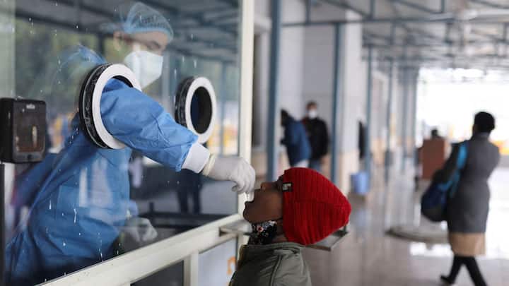 Active Covid cases in India cross 1,000: Should you get booster vaccine, wear masks? Active Covid cases in India cross 1,000: Should you get booster vaccine, wear masks?