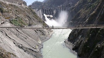  Labourers walk on a bridge near the 450-megawatt hydropower project located at Baglihar Dam on the Chenab river which flows from Kashmir into Pakistan, at Chanderkote, about 145 km (90 miles) north of Jammu October 10, 2008. File Photo/Reuters
