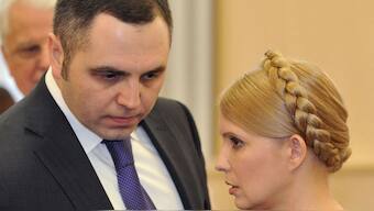 Ukraine's Prime Minister Yulia Tymoshenko speaks to her representative Andrey Portnov (L). AFP file
